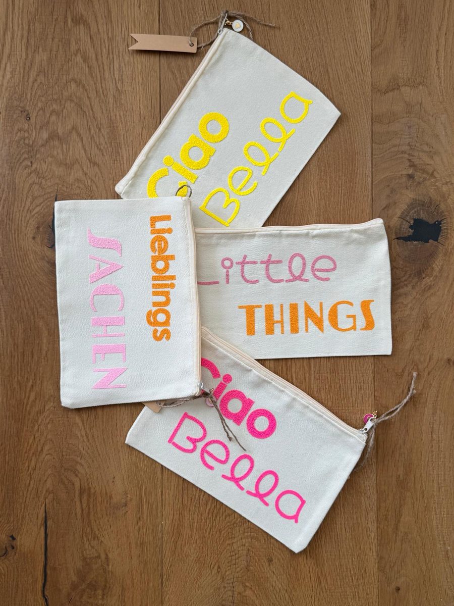 Vier Täschchen mit handgemalten Sprüchen in Pink, Orange und Gelb